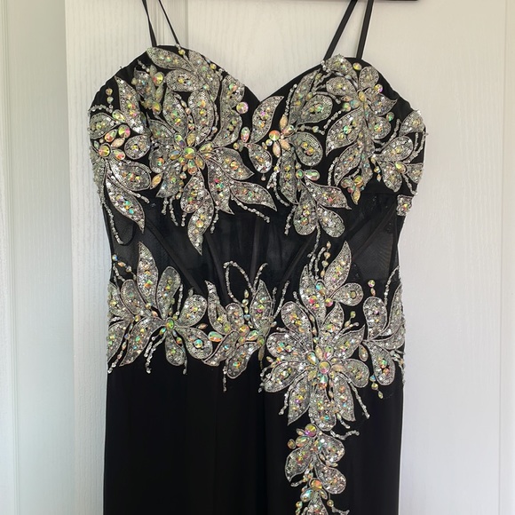 Gorgeous floor length black prom dress with beading detail and side split - Picture 3 of 8